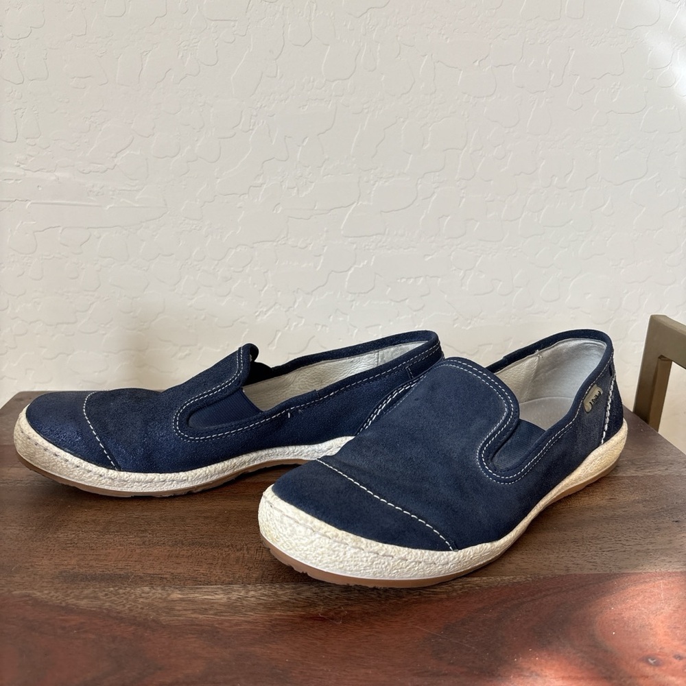 Josef Seibel women’s Navy leather Flats loafers. 40 US 9